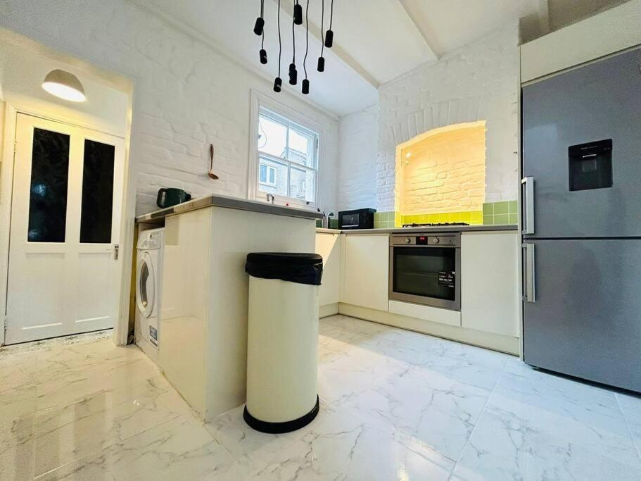 דירות לונדון Elegant House In Stratford מראה חיצוני תמונה