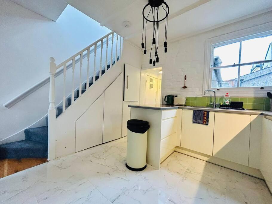 דירות לונדון Elegant House In Stratford מראה חיצוני תמונה