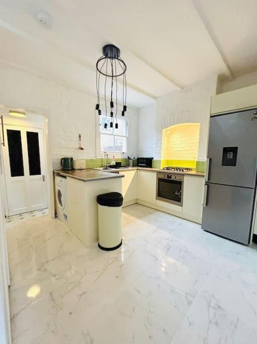 דירות לונדון Elegant House In Stratford מראה חיצוני תמונה